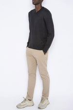 Men's anthracite sweater with V-neck - Image n°4