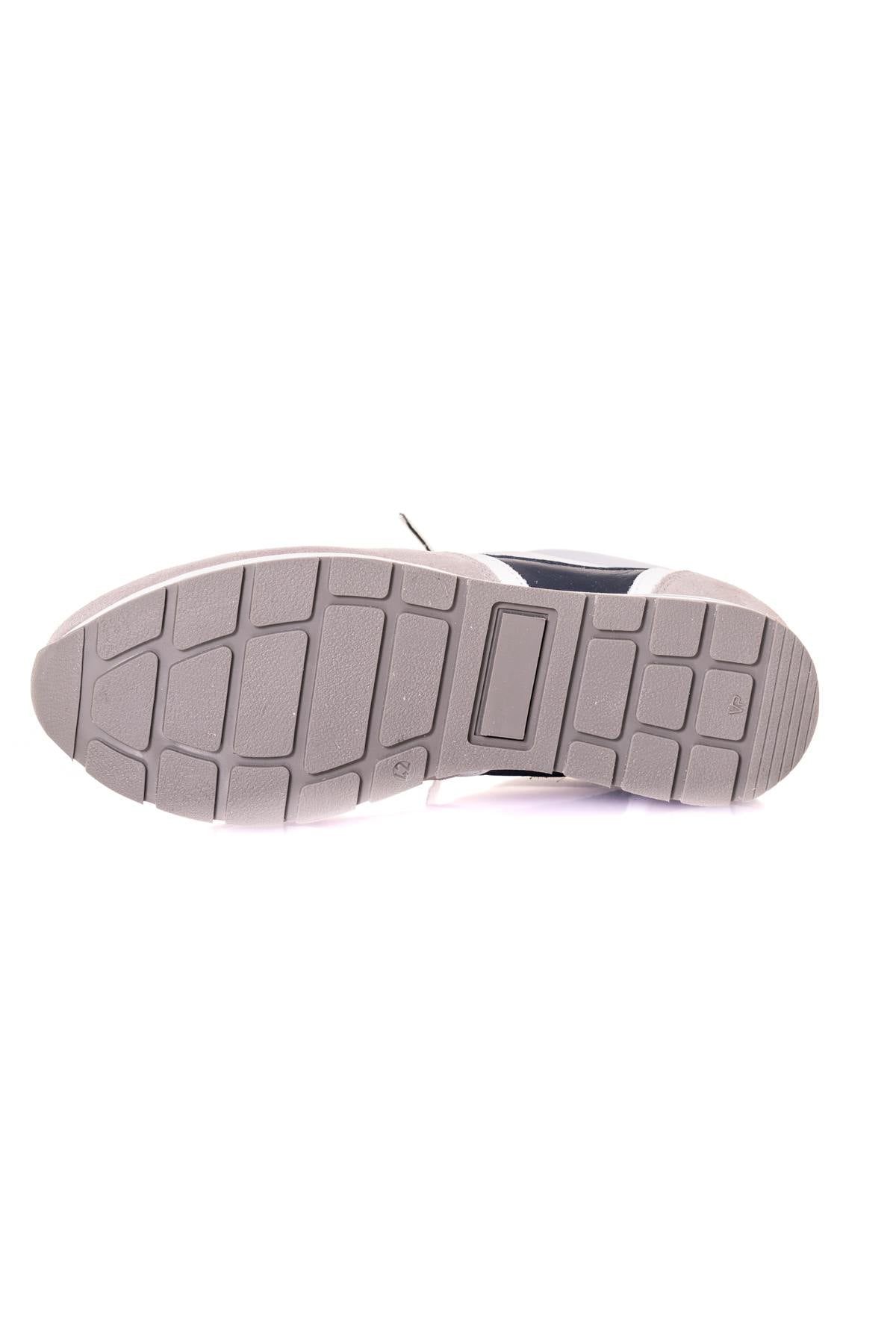 Gray sneakers - Image n°11