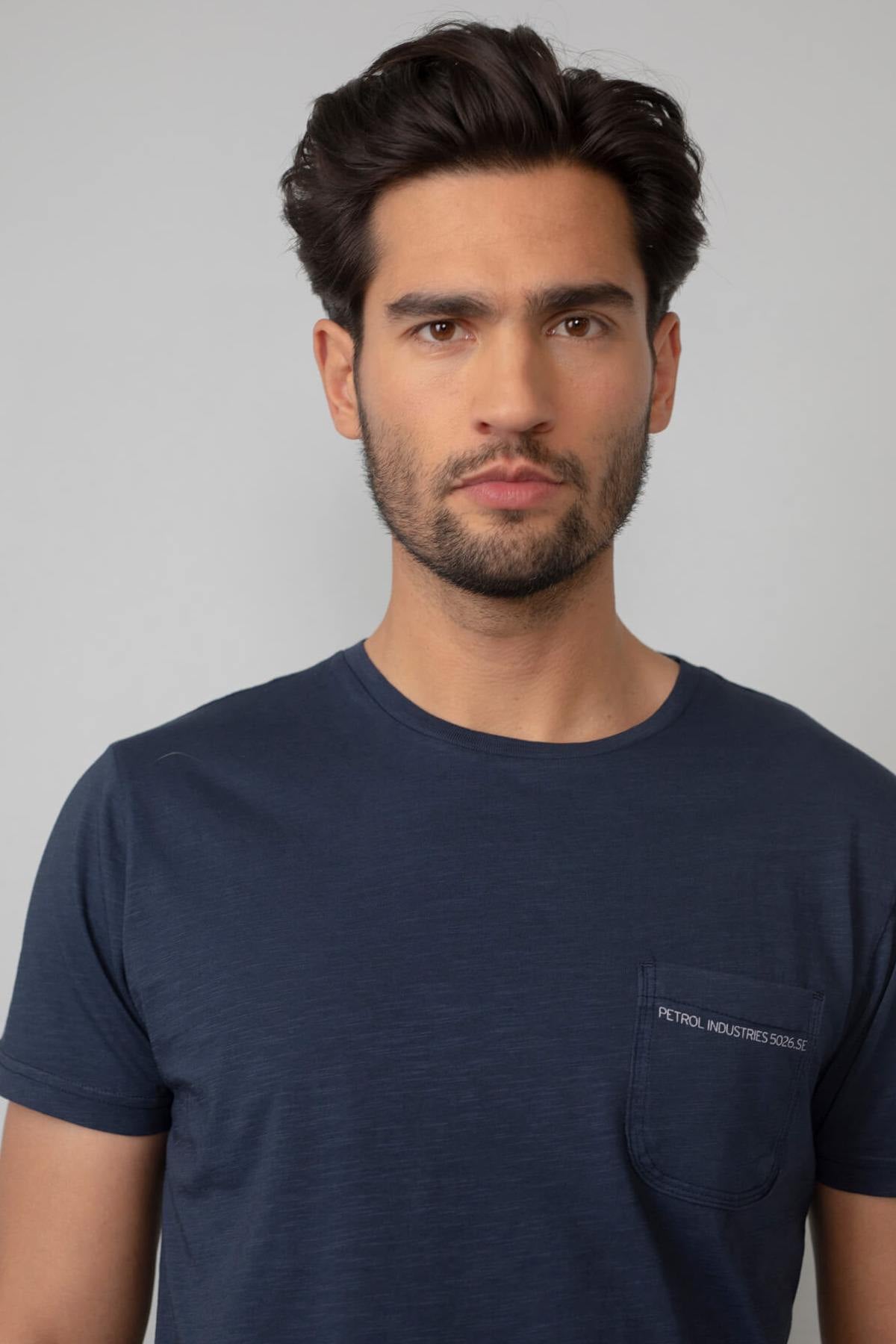 Plain dark blue t-shirt with chest pocket - Image n°2