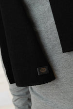 Chic black scarf - Image n°2