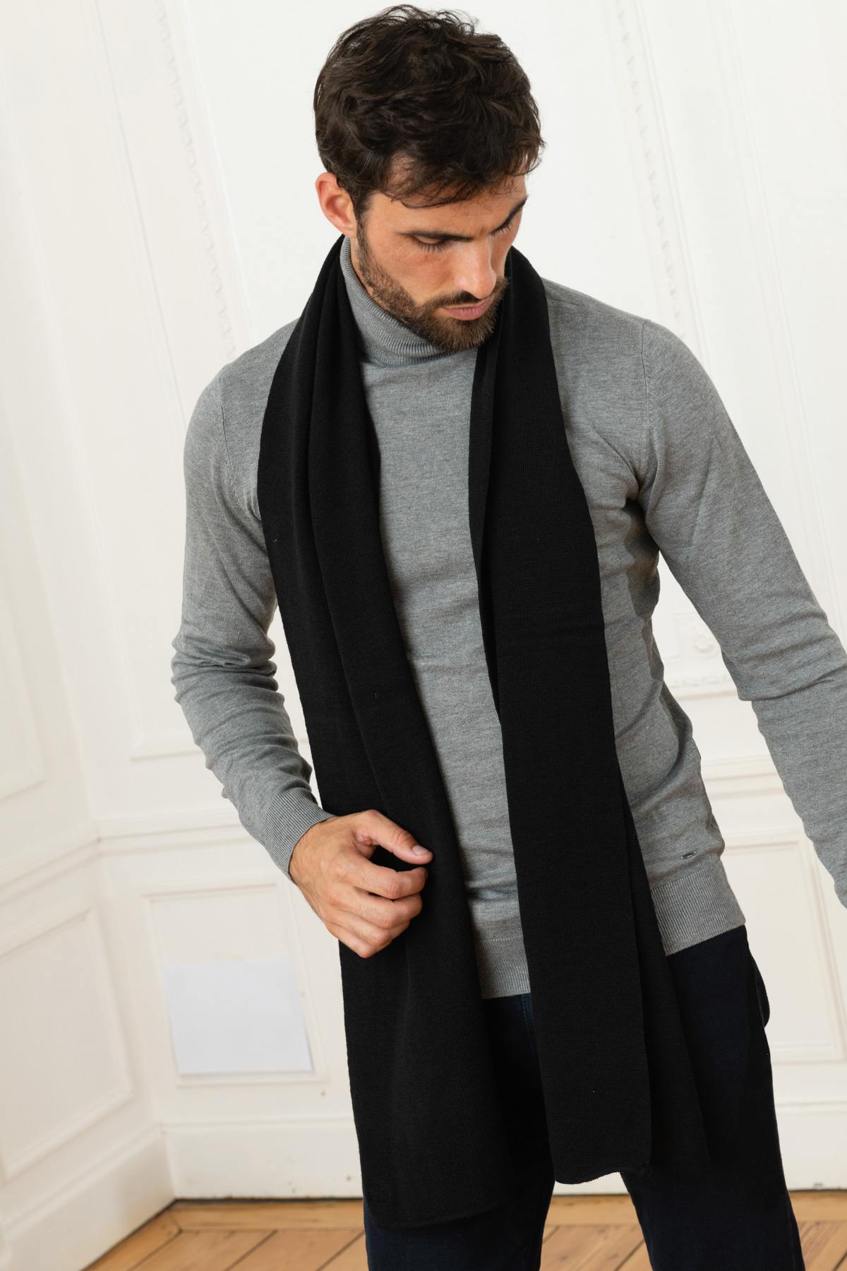 Chic black scarf - Image n°1
