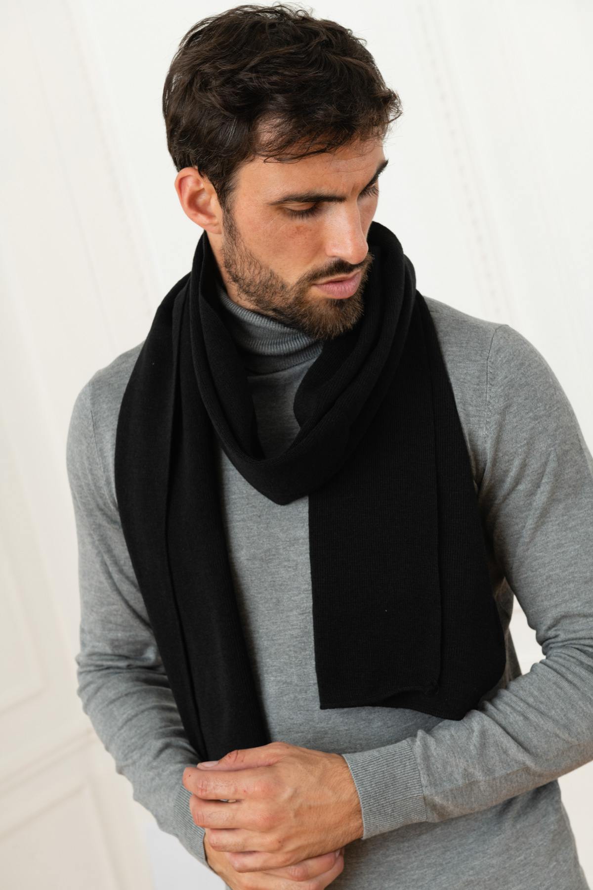 Chic black scarf - Image n°3
