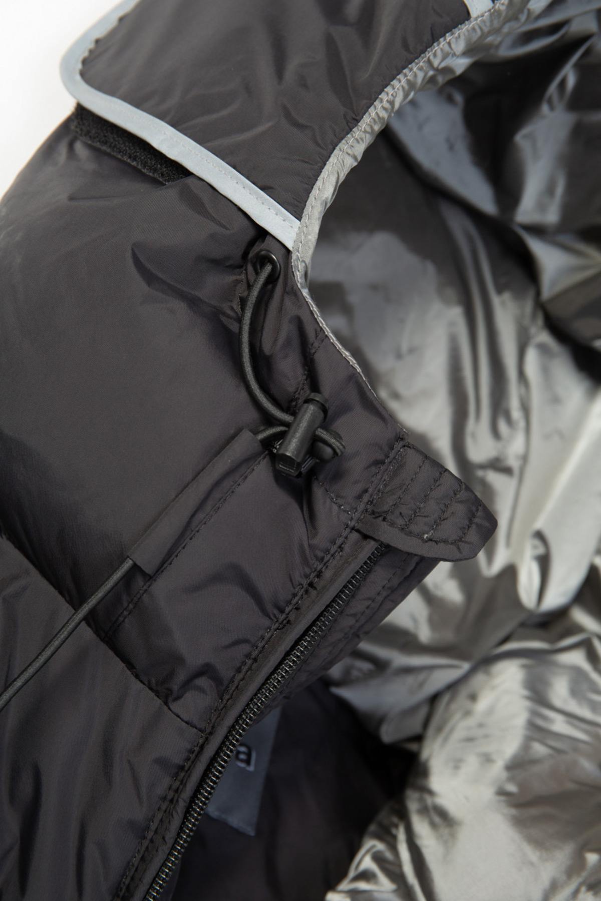 Pull-on sleeveless down jacket with peaked hood - Image n°9