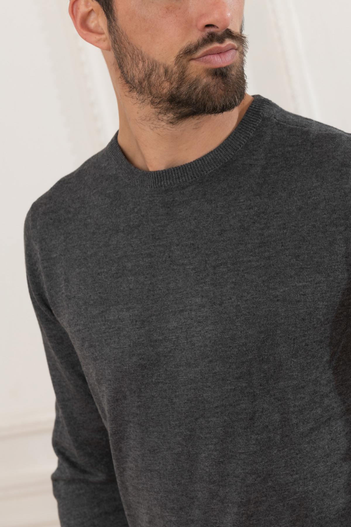 Dark gray round neck sweater - Image n°5