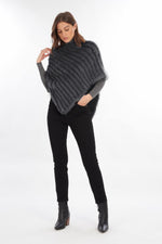 Women's dark gray fur poncho - Image n°2